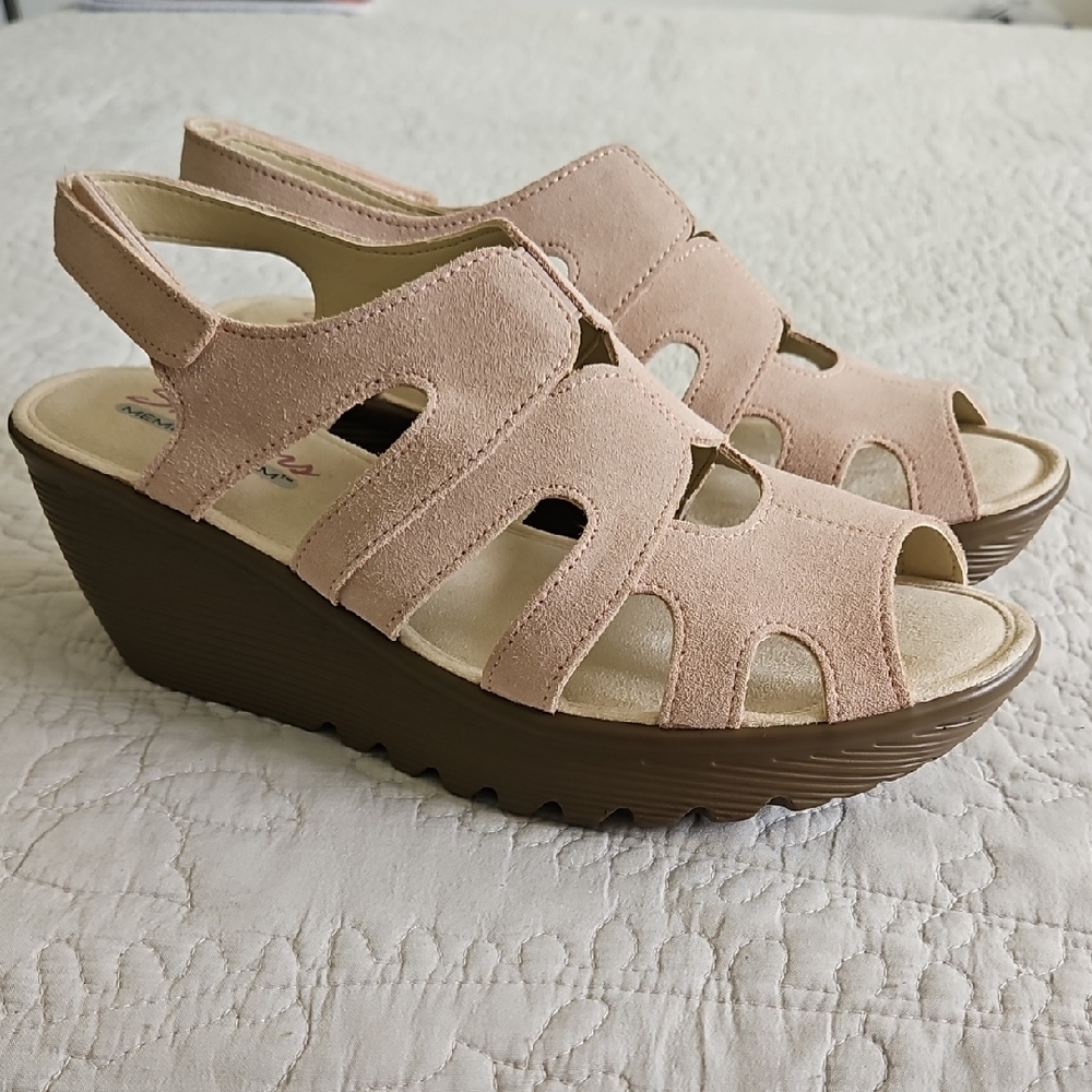 Skechers Powder Pink Suede Wedge‎ Sandals Memory Foam Size 9